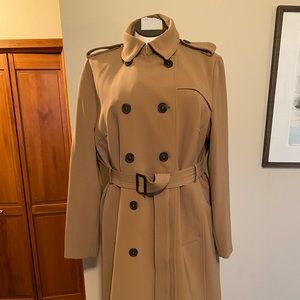 Beautiful trench coat with matching belt and side slit pockets. Never worn!